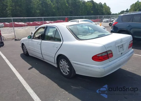 2001 Mercedes-Benz E 320 из США, поврежденный, VIN WDBJF65J71B345120